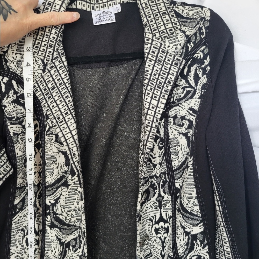 Parsley & Sage Black and Ivory Patterned Open-Front Blazer